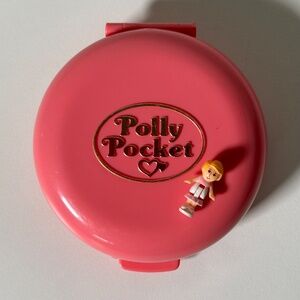 Vintage 1989 Bluebird Polly Pocket Button's Animal Hospital Compact + 1 Figure